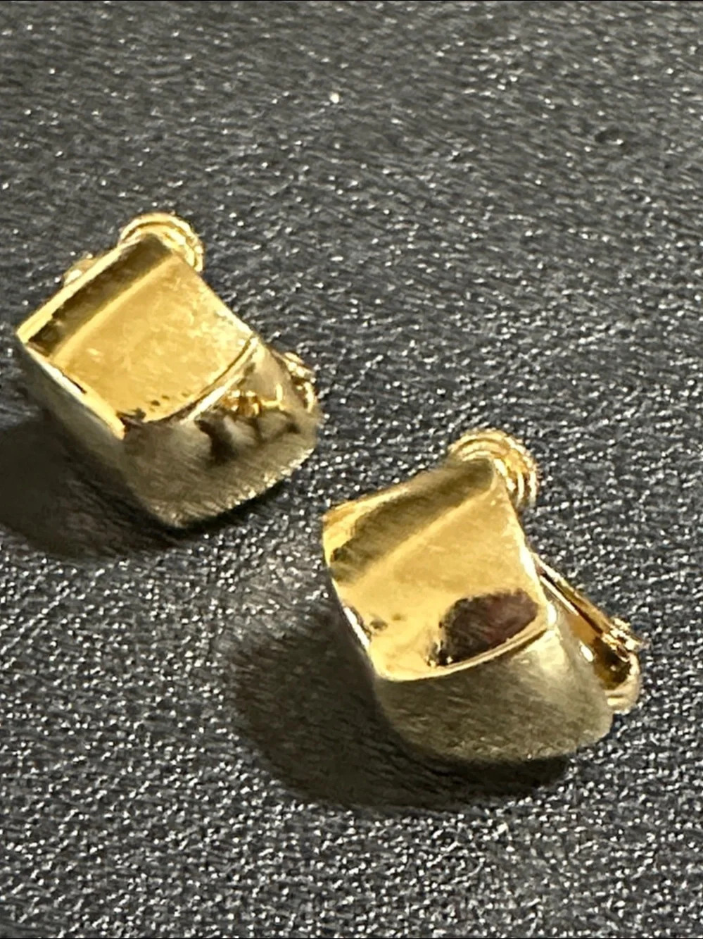 Vendome Pat.No. 3.176.465 VTG Gold Tone Adjustable Screw Back Clip On Earrings